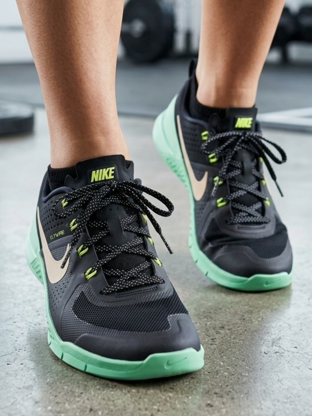 Nike Shoes Metcon 1 Women's Size 6 Neon Green and Yellow Accents  813101-002